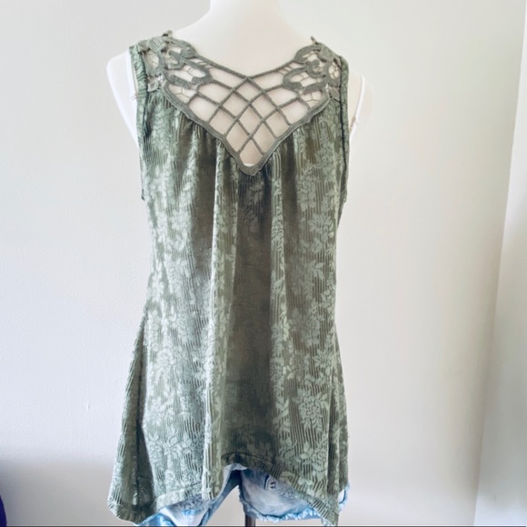 Daytrip Green Embroidered & Crochet Back Vest - Picture 5 of 7